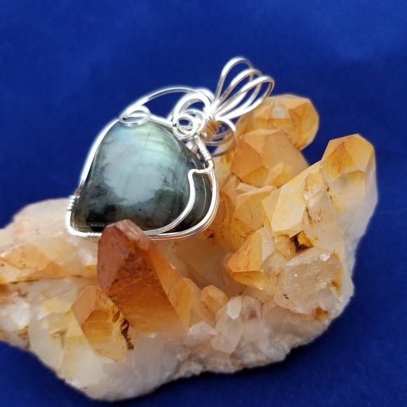 Labradorite pendant - Picture 3 of 4